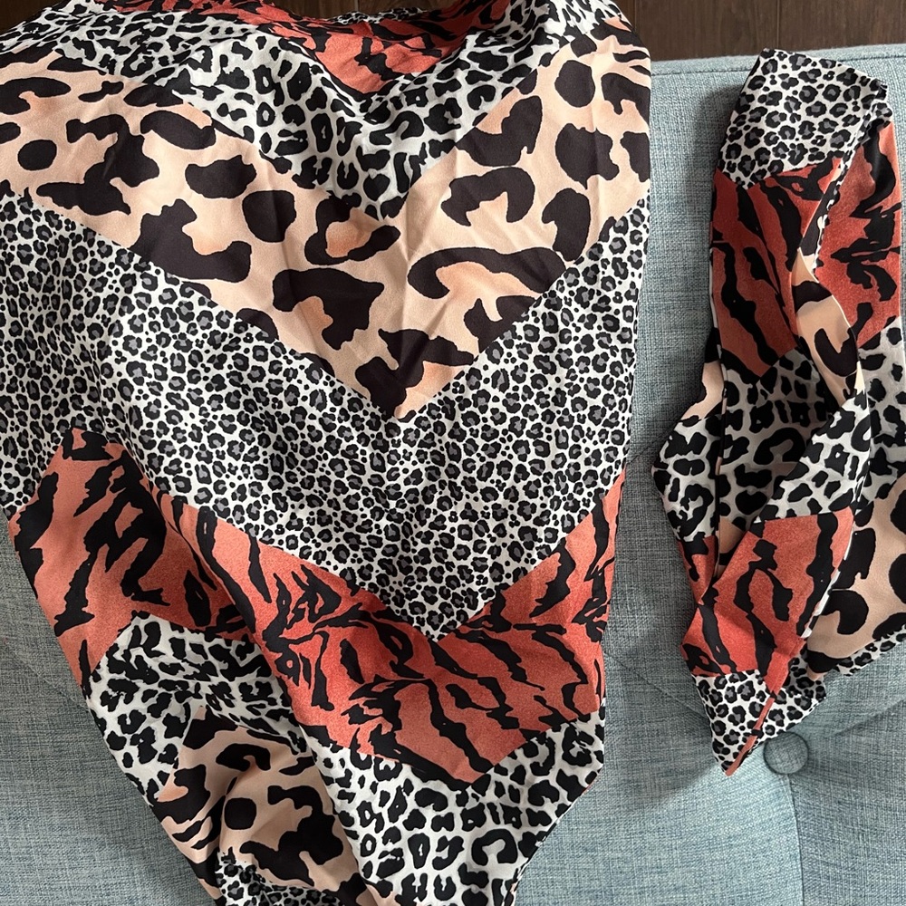HANDKERCHIEF STYLE STRAPLESS BLOUSE - Picture 2 of 2